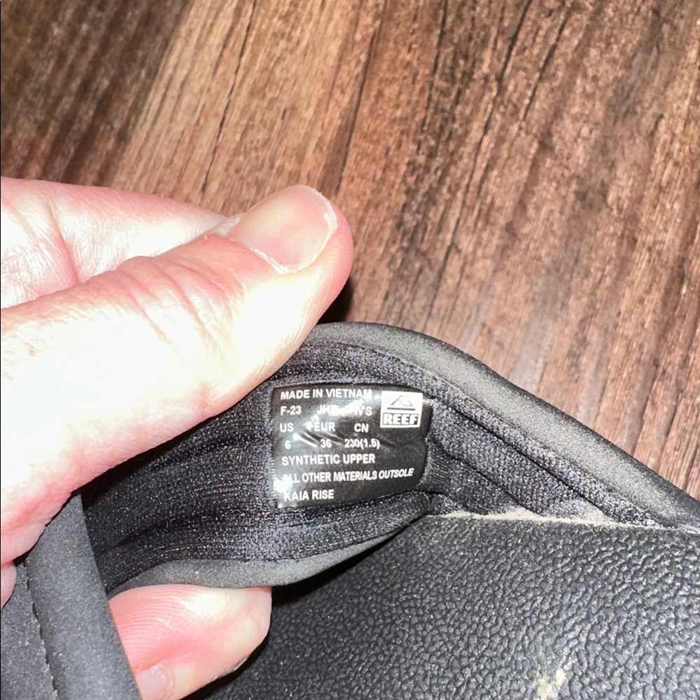 Reef Women's Kaia Rise Flip Flop Sandals black
Women’s 6‎ - Picture 4 of 5